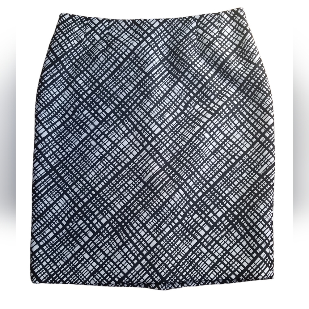 Kasper Black and White Skirt Size 10 Petite NWOT